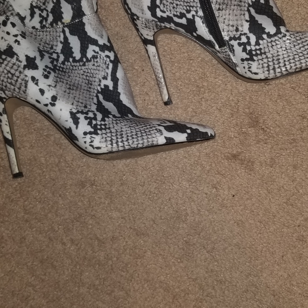 Snakeskin Print Knee-High Boots - Picture 5 of 5